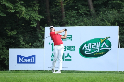 제6회 영건스 매치 플레이 대회 중, 셀렉스 홀인원 경품이 걸린 파3홀에서의 경기 장면