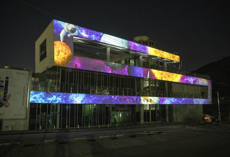 미디어 파사드, 임용현 작가의 Sunrise Again (사진제공 = 화순군)