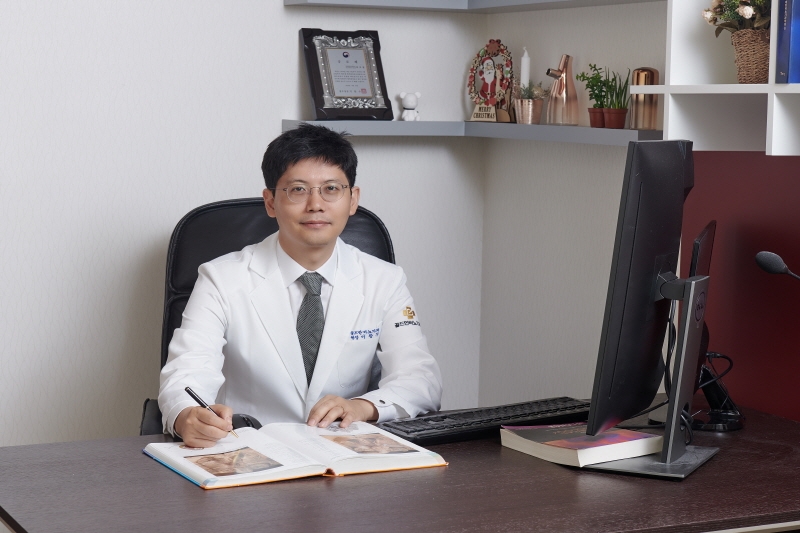 쿡쿡 쑤시는 옆구리 통증 ‘요로결석’ 의심