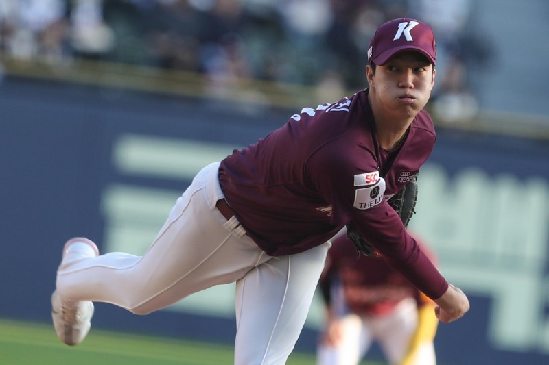 올시즌 KBO 리그 최고투수인 안우진이 kt와의 준PO 1차전 선발로 나선다
