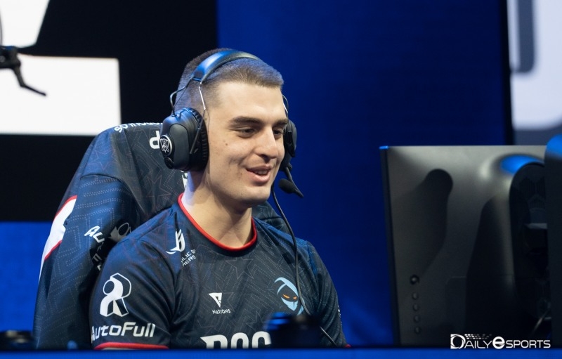 로그 '콤프' 마르코스 스탐코풀로스.