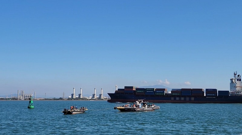 항만구역 항로에서 영업한 낚시어선 (사진제공 = 여수해양경찰서)
