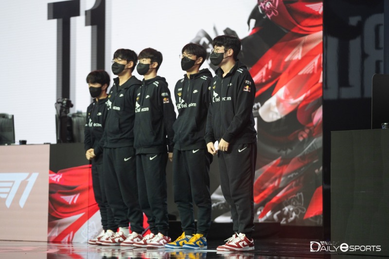 8강에서 RNG를 상대하는 T1.