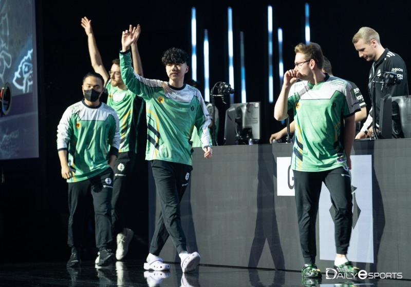 지난 MSI 4강 진출에 성공했던 EG 역시 롤드컵에서는 힘을 쓰지 못했다.