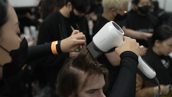 레이트, 23SS 서울패션위크 백스테이지 지원 사격