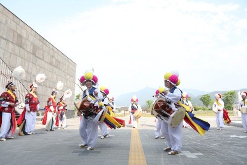 오는 28일 오후 7시 정읍 천변 어린이 축구장에서 정기공연 정읍농악과 전통연희 한마당 공연이 펼쳐진다 (사진제공 = 정읍시)