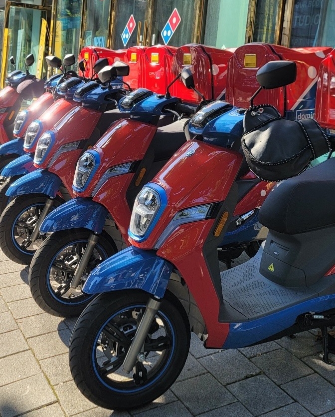 도미노피자, 내년까지 직영점 오토바이 전기 오토바이로 교체