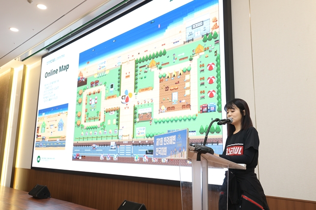 ▲제1회 반려해변 전국대회에서 반려해변 사업에 대하여 설명하고 있는 한유사랑 대표 / 이타서울 제공