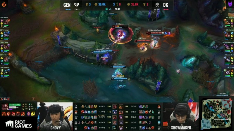 과감한 플레이로 드래곤 한타를 앞두고 상대 정글러의 체력을 깎는 '룰러' 박재혁(사진=중계 화면 캡처).