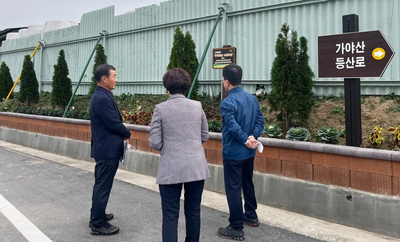 24일 열린 전남 으뜸마을 만들기 사업 점검을 위한 현장회의 모습 (사진제공 = 나주시)