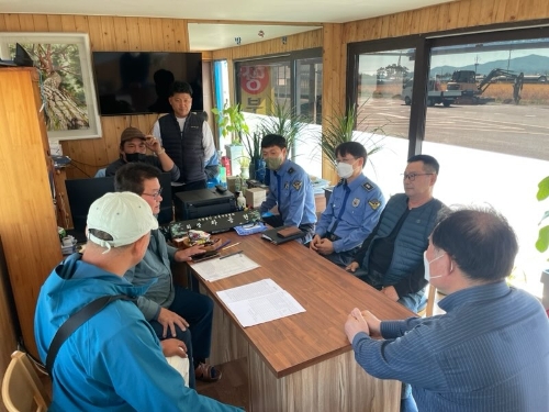 지난 20일 열린 민간해양구조대 드론수색대와의 간담회 모습 (사진제공 = 완도해양경찰서)