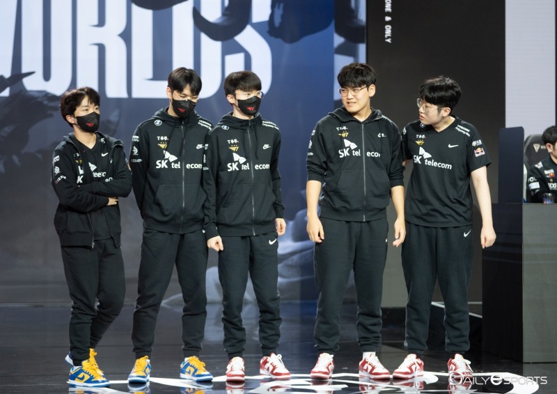 30일(한국 시각) T1이 징동을 꺾는 다면 5년 만에 LCK 내전 결승이 성사된다.