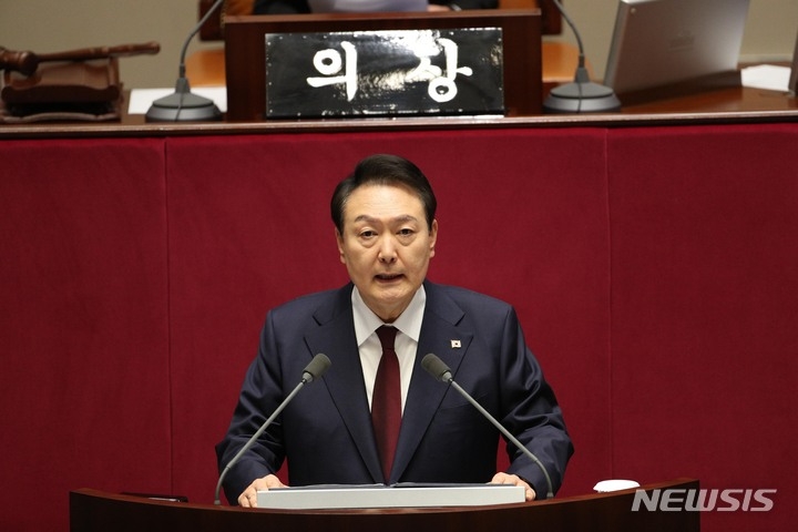 윤석열 대통령이 25일 서울 여의도 국회 본회의장에서 2023년도 예산안 및 기금운용계획안에 대한 시정연설을 하고 있다.(사진=뉴시스)