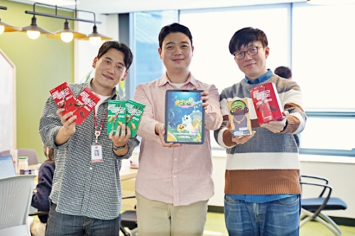 (가운데) 스탠드에그 고영우 대표, (오른쪽) 스탠드에그 김성균 대표 (왼쪽) 롯데제과 신사업담당 박민규 매니저 /사진 제공=롯데제과