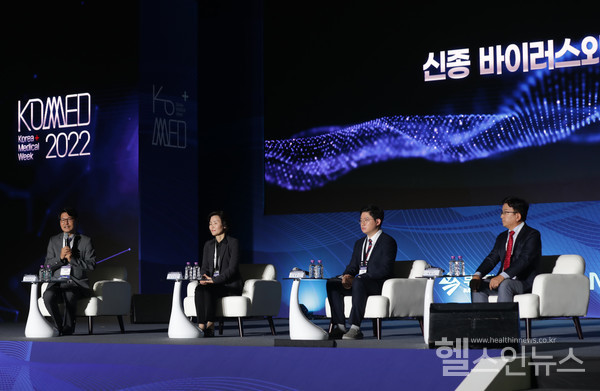 28일부터29일까지부산벡스코에서열리는2022년코메드지역의료분권포럼에고신대병원호흡기내과옥철호교수가참여하여‘신종바이러스와지역의료’라는주제로토론하고있다.
