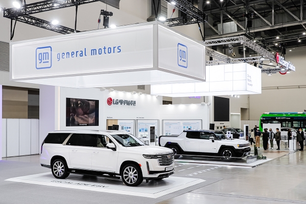 2022 대구국제미래모빌리티엑스포 행사장에 마련된 제너럴 모터스 부스 전경.