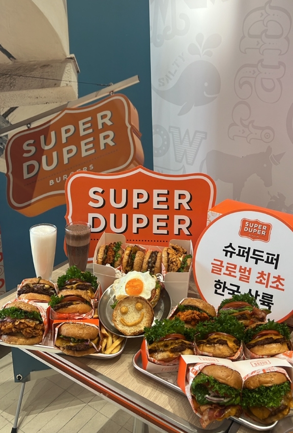 이미지=슈퍼두퍼 국내 1호점 매장