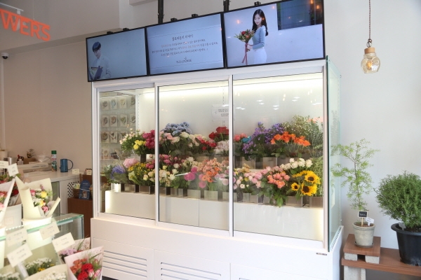 플로라운지, 가로수길에 위치한 신사점 오픈