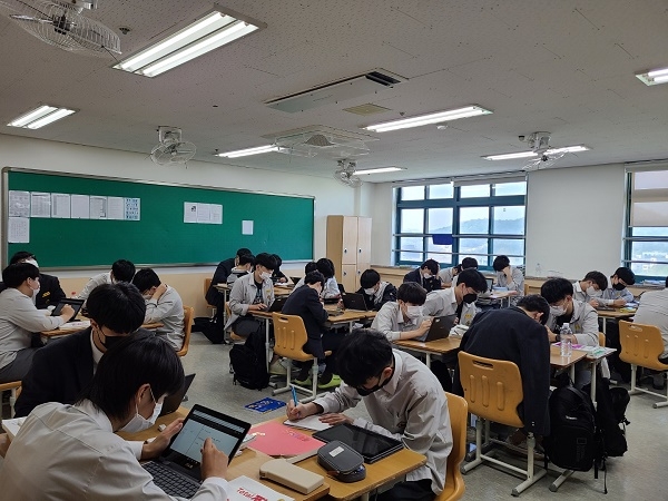 비트루브 ‘마타수학·알로M’, AI 활용 수학 학습에 적극 도입