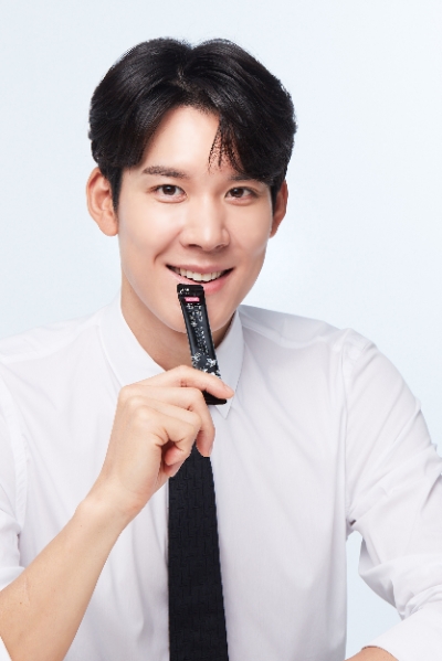 자민경, 새로운 모델로 전 국가대표 수영선수 박태환 선정