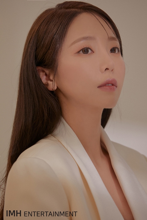 홍진영, 신곡 선공개 11일로 연기…이태원 참사 희생자 애도