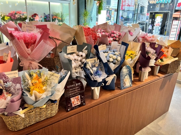 플로라운지 신사점 오픈… 마곡, 홍대 이어 3번째 매장