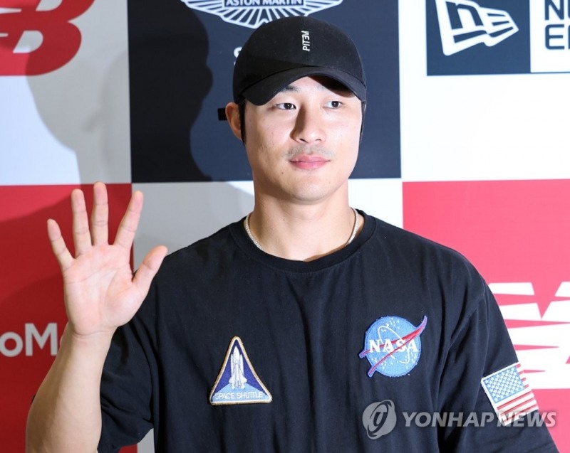 (영종도=연합뉴스) 미국프로야구 메이저리그 김하성이 2일 인천공항을 통해 입국하고 있다