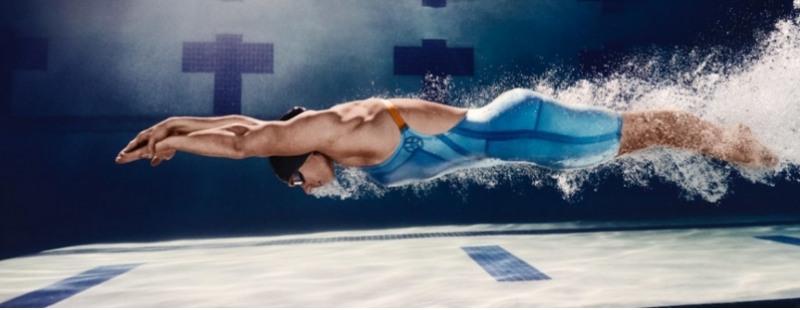 돌고래 몸짓과 같은 '돌핀킥' 유선형 자세.