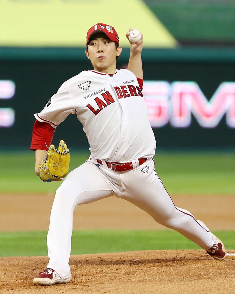 SSG 오원석이 한국시리즈 승패 향방에 결정적 변수가 될 3차전에 1차전서 마무리로 나서 39개의 공을 던진 모리만도의 대체 선발로 포스트시즌 첫 등판에 나선다.