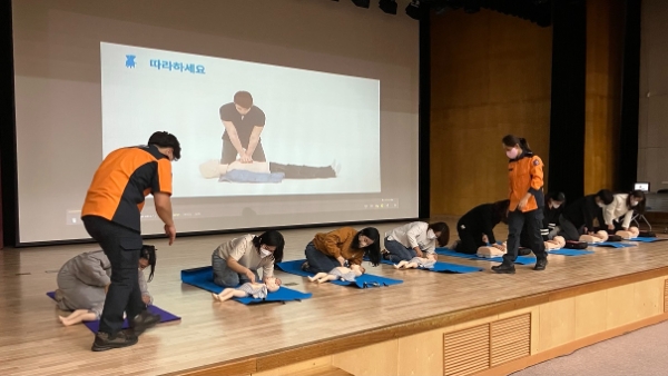 심폐소생술 교육 모습 (사진제공 = 무안군)
