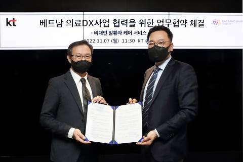 서훈교 대상웰라이프㈜ 대표이사와 임승혁 KT 디지털&바이오헬스사업단장(왼쪽)