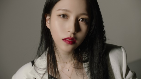 메트로시티X트와이스 미나, 22FW 캠페인 영상 ‘SPIN’ 공개