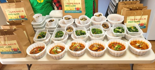 군산시 나운3동은 저소득층을 위해 밑반찬 나눔 활동을 펼쳤다 (사진제공 = 군산시)