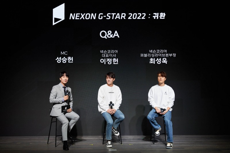 '넥슨 지스타 2022 프리뷰' 질의응답에 나선 MC 성승헌(왼쪽), 넥슨코리아 대표이사 이정헌, 퍼블리싱라이브본부장 최성욱(사진제공=넥슨).