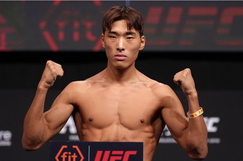 13일 UFC 여덟번째 경기를 벌이는 최승우(사진=UFC)