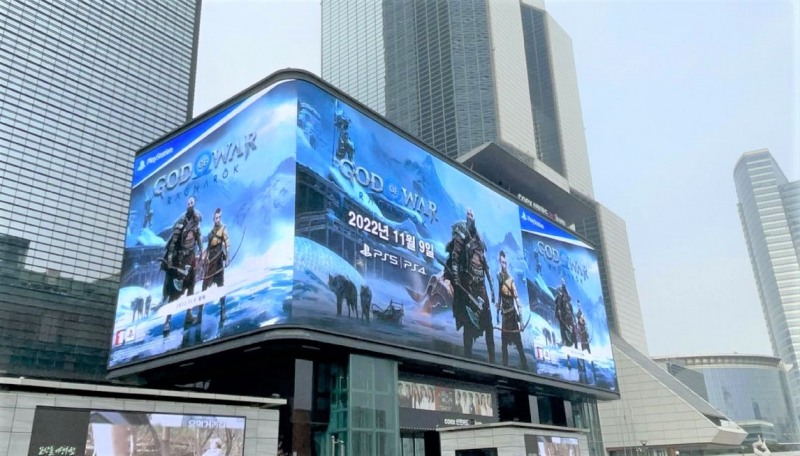 '갓오브워 라그나로크' 대형 옥외광고.