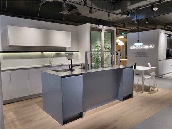 ‘더케이컴퍼니’, 청주 현대백화점 리바트 입점