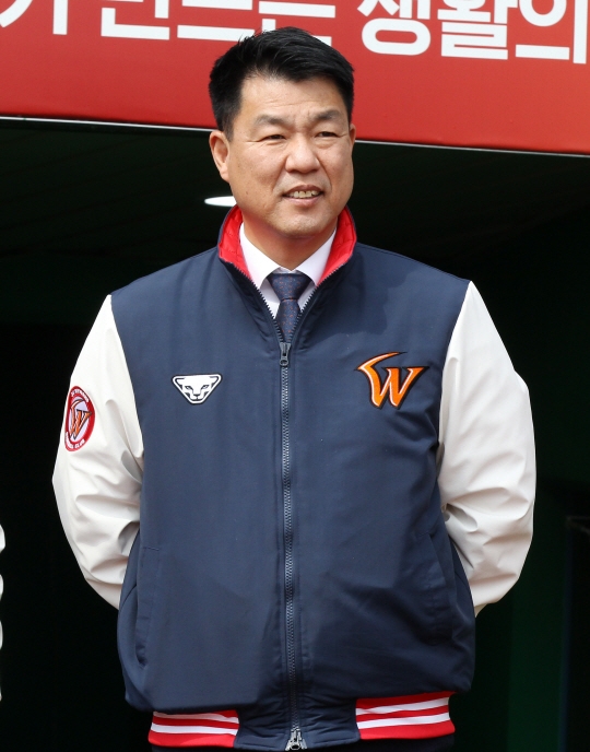 손혁 단장은 자신이 1년전에 맡았던 전력강화 코디네이터로 SK 와이번스의 손차훈 단장을 선임했다. 사진은 SK 시절의 손차훈 단장