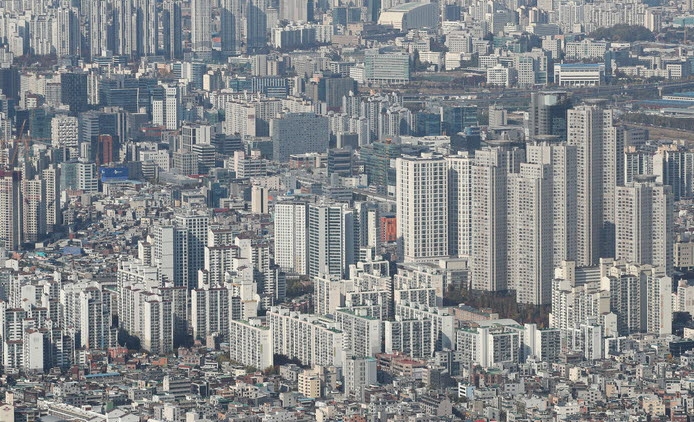 서울 송파구 롯데월드타워 서울스카이에서 바라본 서울 시내 아파트 단지 모습(사진=뉴시스)