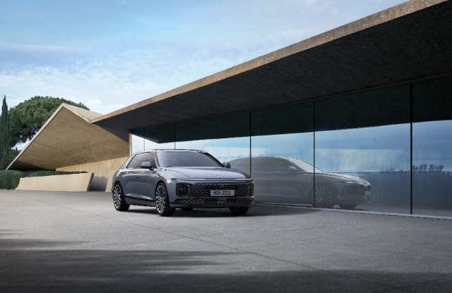 현대자동차는 고품격 세단, ‘디 올 뉴 그랜저’를 14일 출시했다고 밝혔다. 사진은 ‘디 올 뉴 그랜저’의 전면부 모습, (사진 = 현대자동차 제공)