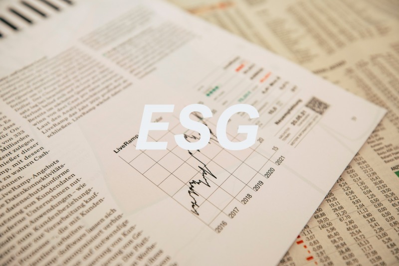 기관별로 다른 ESG지표에 대한 신뢰성을 높이려면, 여러 기관의 ESG지표를 교차비교 후 성과를 적용하는 것이 좋다.