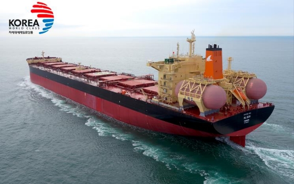 세계일류상품으로 선정된 18만t급 LNG 이중연료 추진 살물선. / 연합뉴스