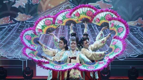 사진=2022 케이-커뮤니티 페스티벌 부채춤 부문 최우수 동호회 Arirang(아리랑)의 수상 공연