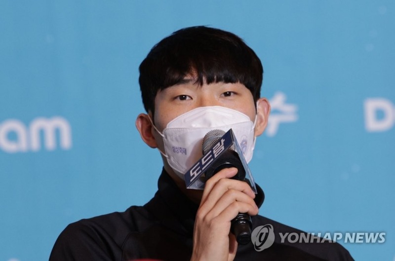 18일 오후 서울 강남구 리베라호텔에서 열린 도드림 2022-2023 V-리그 남자부 미디어데이에서 삼성화재 블루팡스의 황경민이 발언하고 있다.