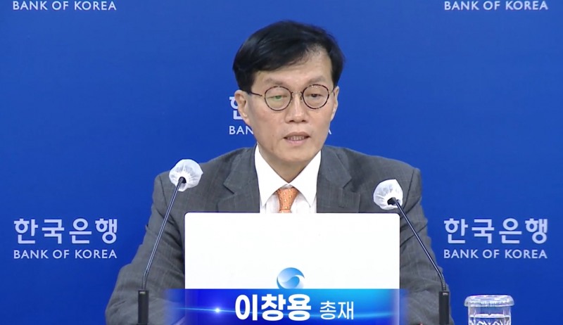 사진=한국은행 홈페이지, 이창용 한국은행 총재가 지난달 12일 한은 본관 2층 공보관실에서 통화정책방향 결정 관련 모두발언을 하고 있다.