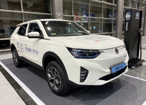 쌍용차 무선충전 플랫폼 전시 / 사진 제공 = 쌍용자동차