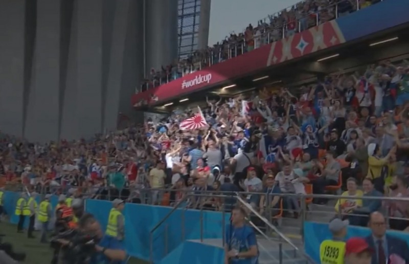 지난 러시아 월드컵 당시 일본과 세네갈의 조별리그 경기때 일본 응원단에서 욱일기를 직접 흔들며 응원을 진행해 큰 논란이 된 장면