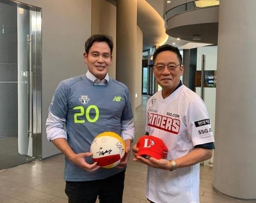 정용진 신세계 부회장과 함께 한 정태영 현대카드 대표이사 부회장(오른쪽)