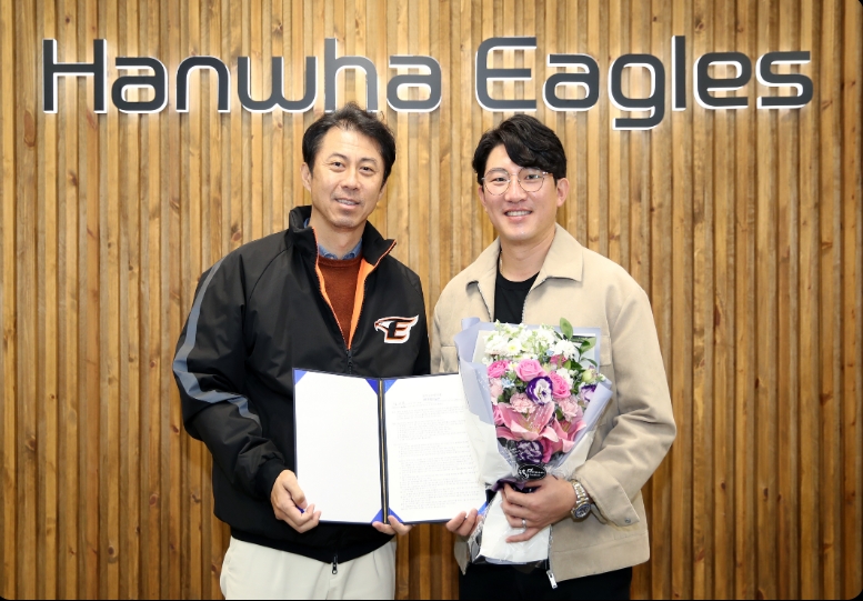마운드에서 전천후 활약을 한 내부 FA 장시환과도 3연 최대 9억300만원에 계약을 맺었다.