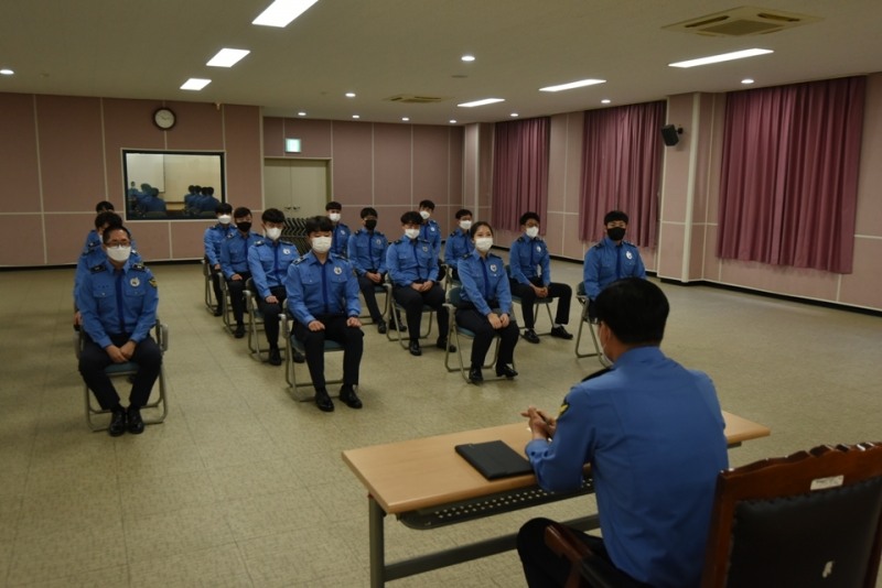 지난 21일 열란 신임 해양경찰관 임용식 모습 (사진제공 = 완도해양경찰서)